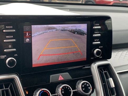 Used 2023 Kia Sorento LX image 25