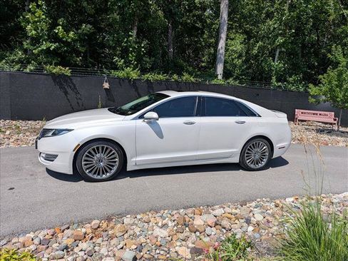 Used 2013 Lincoln MKZ FWD image 2