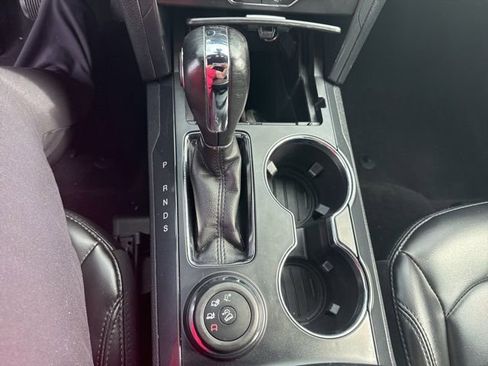 Used 2019 Ford Explorer XLT w/ Equipment Group 202A AWD/4WD image 23