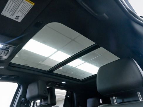 Used 2022 Chevrolet Tahoe Z71 w/ Z71 Off-Road Package image 17