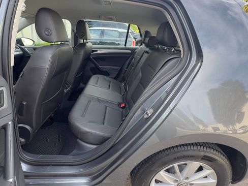 Used 2015 Volkswagen Golf S image 20