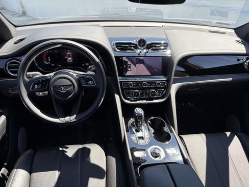 Used 2024 Bentley Bentayga image 10