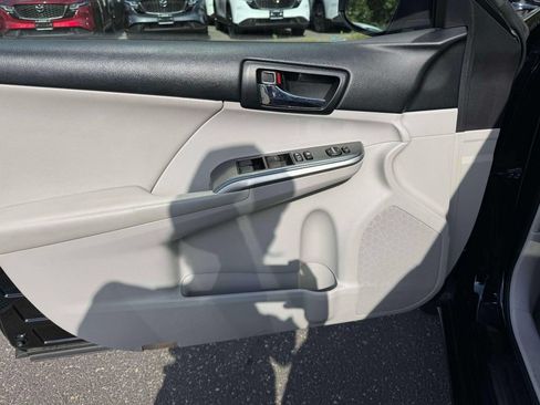 Used 2012 Toyota Camry XLE w/ Leather Pkg FWD image 18