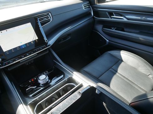 Certified 2023 Jeep Wagoneer 4WD w/ Premium Group I image 11