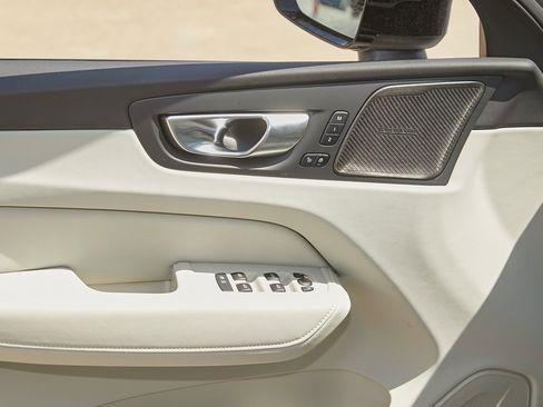 New 2025 Volvo XC60 B5 Plus w/ Protection Package Premier image 10