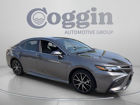 Used 2024 Toyota Camry SE FWD image 7