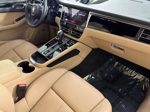 Used 2023 Porsche Macan AWD/4WD image 15