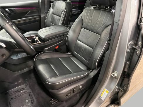 Used 2025 Buick Enclave Avenir w/ Super Cruise Package AWD/4WD image 63