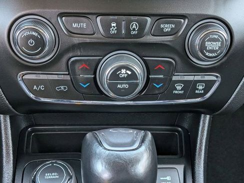 Certified 2021 Jeep Cherokee Limited w/ Trailer Tow Group image 18