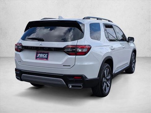 Certified 2025 Honda Pilot Touring image 5