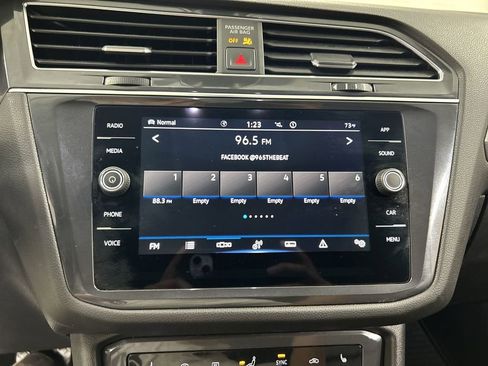 Used 2023 Volkswagen Tiguan SE AWD/4WD image 14
