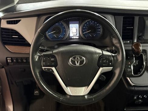 Used 2017 Toyota Sienna Limited AWD/4WD image 19