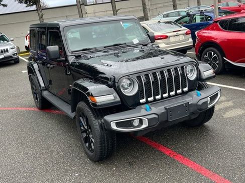 Used 2022 Jeep Wrangler Unlimited Sahara image 3