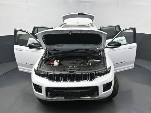 Used 2024 Jeep Grand Cherokee Overland w/ Trailer Tow Package AWD/4WD image 40