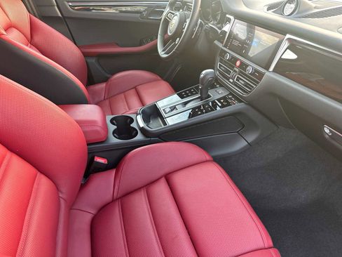 Used 2025 Porsche Macan Turbo image 16