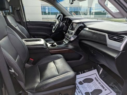 Used 2016 GMC Yukon XL SLT w/ Open Road Package AWD/4WD image 11