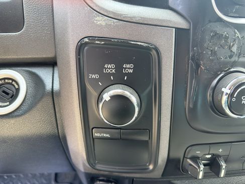 Used 2016 RAM 3500 Tradesman w/ Chrome Appearance Group AWD/4WD image 16