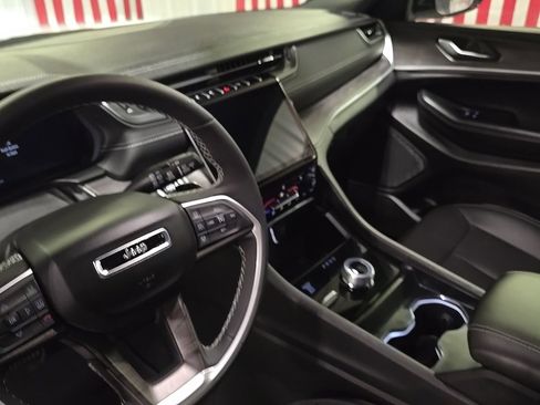 Used 2025 Jeep Grand Cherokee L Limited w/ Black Appearance Package image 19