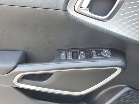 Certified 2025 Kia Soul LX w/ LX Technology Package image 12