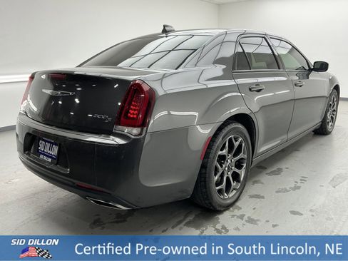 Used 2018 Chrysler 300 S image 4