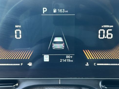 Used 2025 Kia Carnival FWD image 27