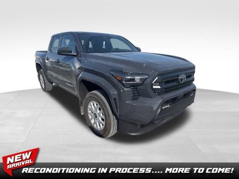 Used 2025 Toyota Tacoma SR5 image 1