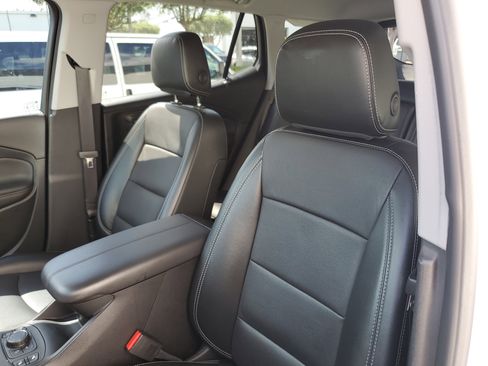 Used 2023 GMC Terrain SLT w/ LPO, Floor Liner Package AWD/4WD image 22