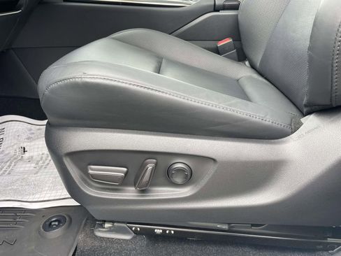 Used 2023 Toyota Crown AWD/4WD image 10