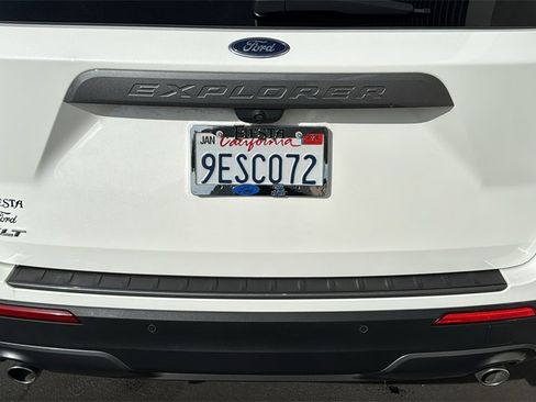 Certified 2023 Ford Explorer XLT w/ Equipment Group 202A image 7