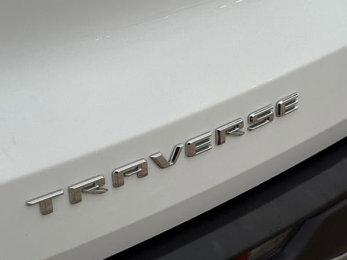 Used 2025 Chevrolet Traverse LT FWD image 10