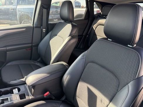 Used 2025 Ford Escape SE image 8