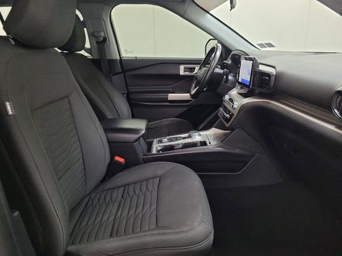 Used 2021 Ford Explorer XLT AWD/4WD image 21