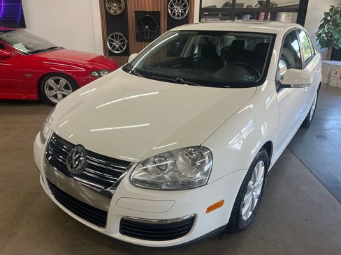 Used 2010 Volkswagen Jetta Limited Edition FWD image 2