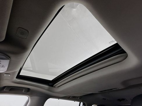 Certified 2023 Toyota Highlander XLE image 21