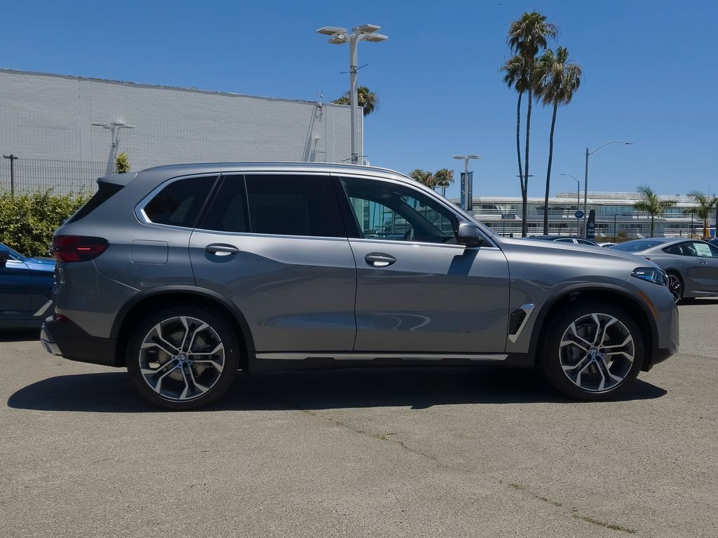 New 2026 BMW X5 xDrive40i w/ Parking Assistance Package AWD/4WD image 3