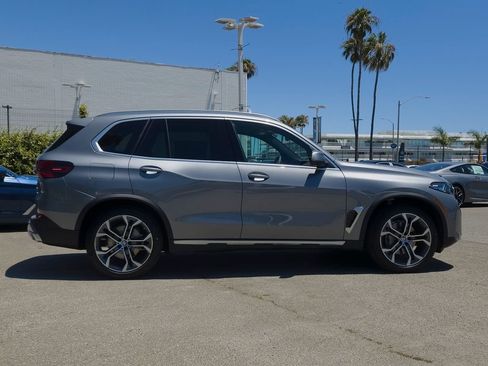 New 2026 BMW X5 xDrive40i w/ Parking Assistance Package AWD/4WD image 3