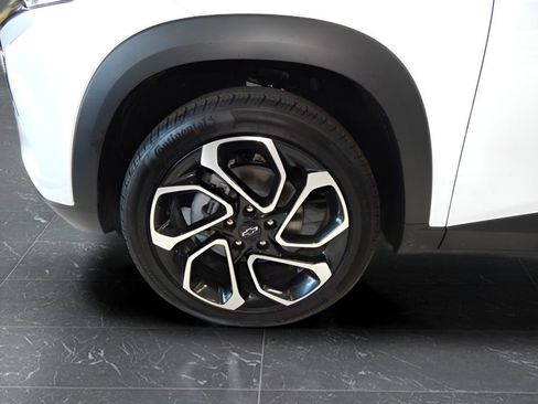 Used 2025 Chevrolet Trax RS w/ Sunroof Package FWD image 8