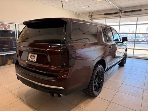 Used 2022 GMC Yukon XL Denali AWD/4WD image 4
