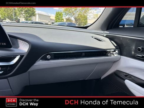 Used 2025 Cadillac Lyriq Luxury AWD/4WD image 15