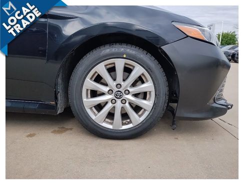 Used 2018 Toyota Camry LE FWD image 14