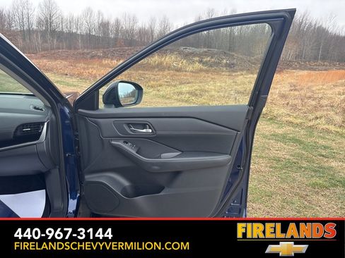 Used 2025 Nissan Rogue SL w/ Tech Package image 33