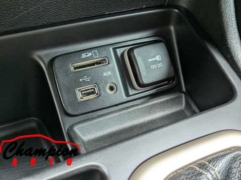 Used 2018 Jeep Cherokee Latitude FWD image 24