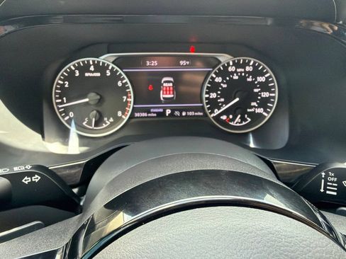 Used 2024 Nissan Pathfinder SL FWD image 31