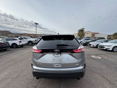 Used 2020 Ford Edge SE image 4