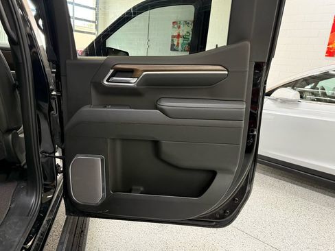 Used 2026 Chevrolet Silverado 1500 High Country w/ Midnight Edition AWD/4WD image 18