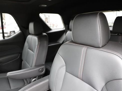Used 2023 Chevrolet Traverse RS AWD/4WD image 17