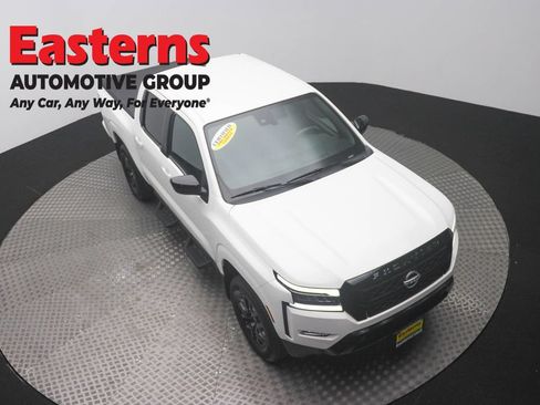 Used 2023 Nissan Frontier SV w/ Midnight Edition Package AWD/4WD image 3