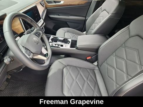 Used 2024 Volkswagen Atlas SE w/ Panoramic Sunroof Package FWD image 13