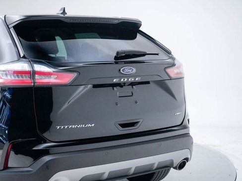Used 2024 Ford Edge Titanium image 8