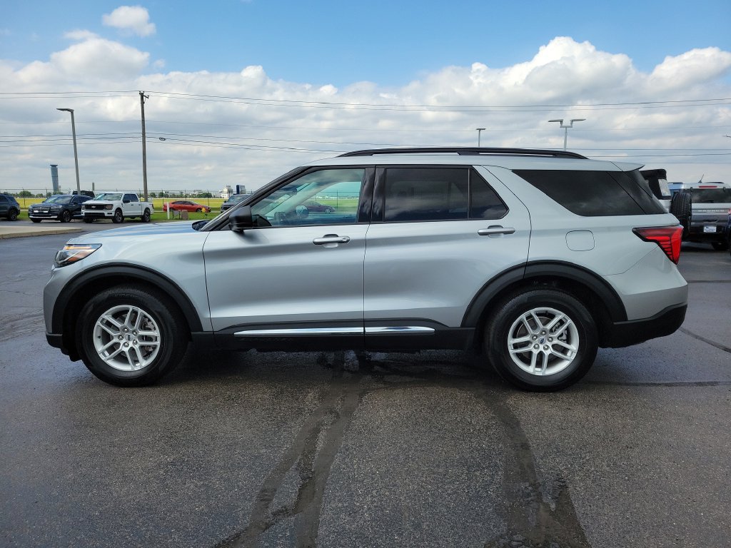 Certified 2025 Ford Explorer Active RWD image 7
